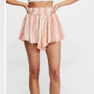 FREE PEOPLE - SHE WILL BE MOVED SHANGRI-LA CORAL MULTI FLARE SHORTS size S